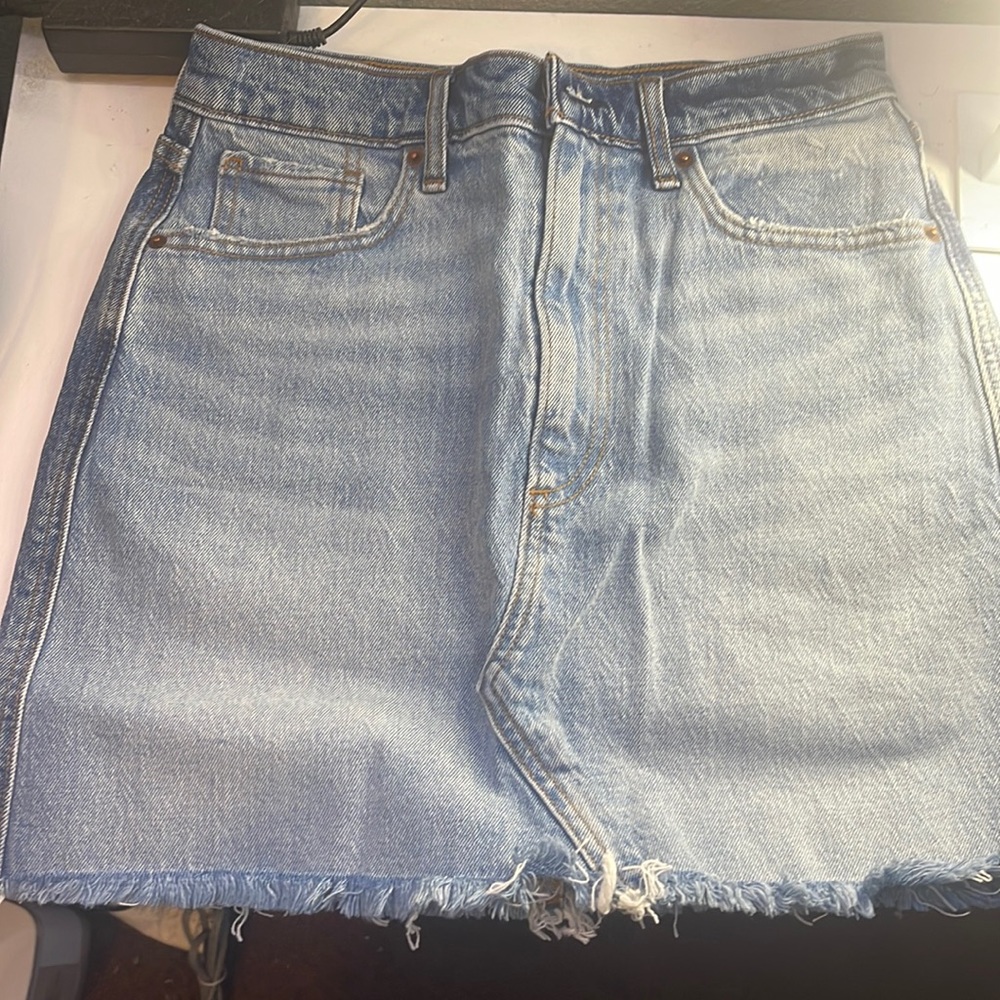 Cute jean skirt for spring/ summer looks